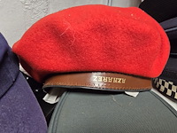 Lot 152 - spanje 2 kepies + 1 barette + 1 pet - afbeelding 3 van  6