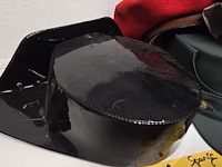 Lot 152 - spanje 2 kepies + 1 barette + 1 pet - afbeelding 5 van  6