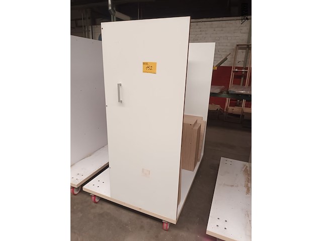 Lot 152 - transportkar met inhoud - afbeelding 1 van  3