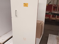 Lot 152 - transportkar met inhoud