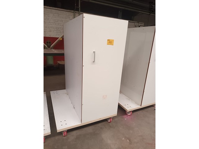 Lot 152 - transportkar met inhoud - afbeelding 3 van  3