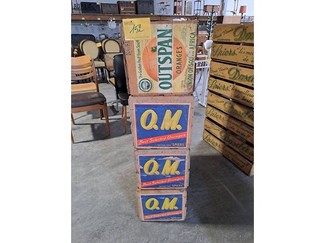 Lot 152 - vintage sinaasappelkratten in hout - 5 stuks - afbeelding 1 van  2