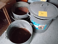 Lot 152 - zinken emmers, ketel en deksel - afbeelding 1 van  1