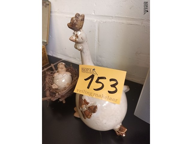 Lot 153 - beeldjes kippen met kuiken. 3 stuks - afbeelding 2 van  4