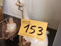 Lot 153 - beeldjes kippen met kuiken. 3 stuks - afbeelding 2 van  4