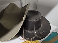 Lot 153 - herenhoeden - afbeelding 1 van  3