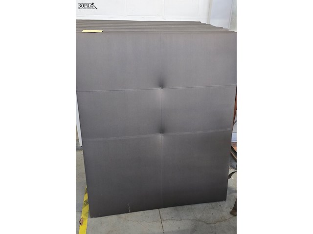 Lot 153 - hoofdborden boxspring muurbevestiging, 2 stuks - afbeelding 1 van  2