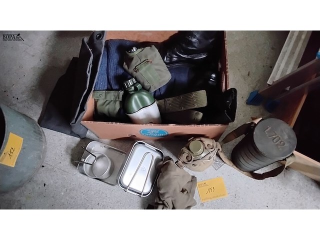 Lot 153 - lot militaria soldatenkledij en materiaal - afbeelding 1 van  1