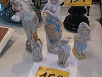 Lot 153 - porselein beeldjes. 5 stuks - afbeelding 1 van  3