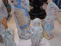 Lot 153 - porselein beeldjes. 5 stuks - afbeelding 3 van  3