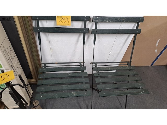 Lot 153 - set opvouwbare groene bistrostoelen, 2 stuks - afbeelding 1 van  4