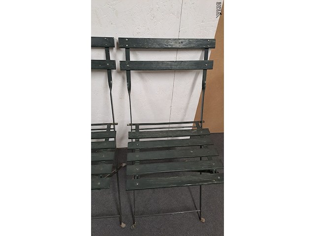 Lot 153 - set opvouwbare groene bistrostoelen, 2 stuks - afbeelding 3 van  4