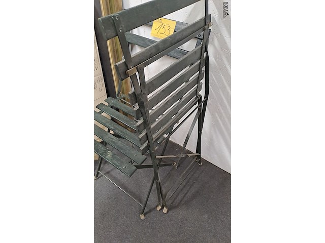 Lot 153 - set opvouwbare groene bistrostoelen, 2 stuks - afbeelding 4 van  4