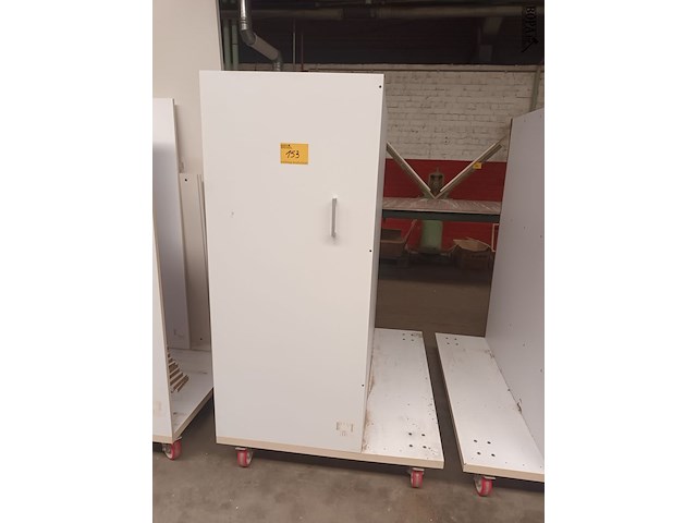 Lot 153 - transportkar met inhoud - afbeelding 2 van  3