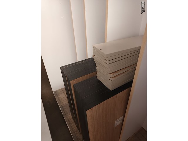 Lot 153 - transportkar met inhoud - afbeelding 3 van  3
