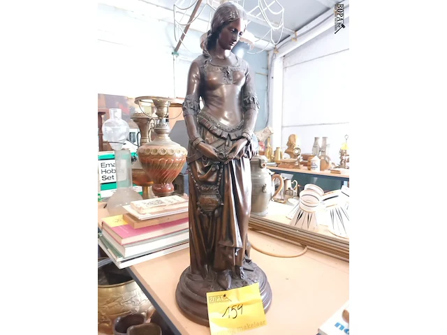 Lot 154 - beeld marguerite - afbeelding 1 van  5