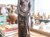 Lot 154 - beeld marguerite