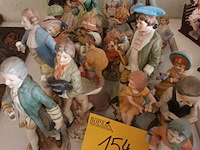Lot 154 - biscuit beelden. 20 stuks - afbeelding 1 van  4