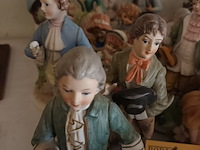 Lot 154 - biscuit beelden. 20 stuks - afbeelding 2 van  4