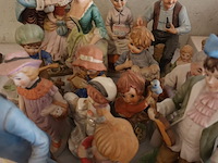 Lot 154 - biscuit beelden. 20 stuks - afbeelding 3 van  4