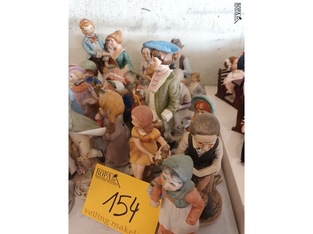 Lot 154 - biscuit beelden. 20 stuks - afbeelding 4 van  4