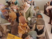 Lot 154 - biscuit beelden. 20 stuks - afbeelding 4 van  4