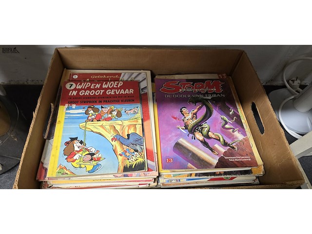 Lot 154 - doos vol diverse strips - afbeelding 3 van  4