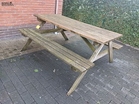 Lot 154 - houten picknick tafel - afbeelding 2 van  2