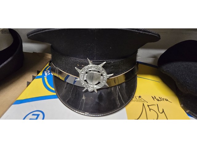 Lot 154 - malta 1 kepie + 1 barette - afbeelding 2 van  3