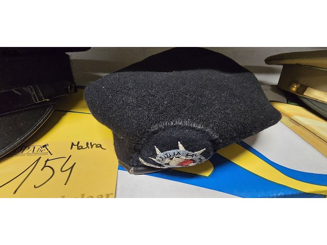 Lot 154 - malta 1 kepie + 1 barette - afbeelding 3 van  3