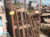 Lot 154 - stapelkooi roodbruin. 3 stuks