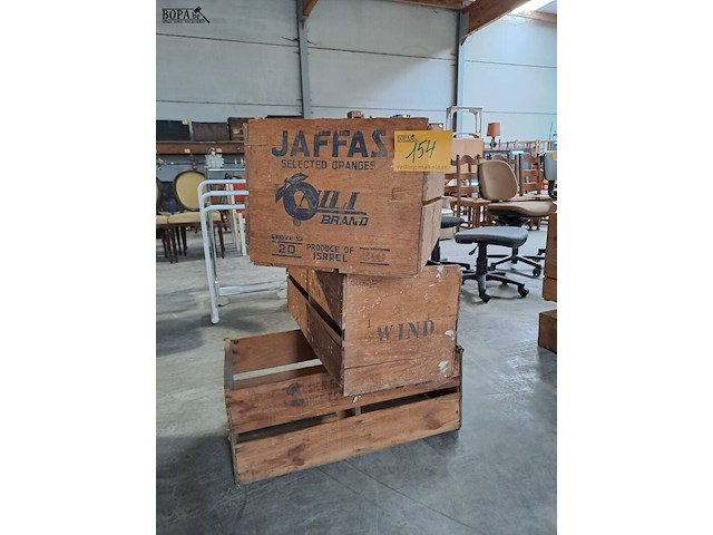 Lot 154 - vintage houten kratten - 3 stuks - afbeelding 1 van  3