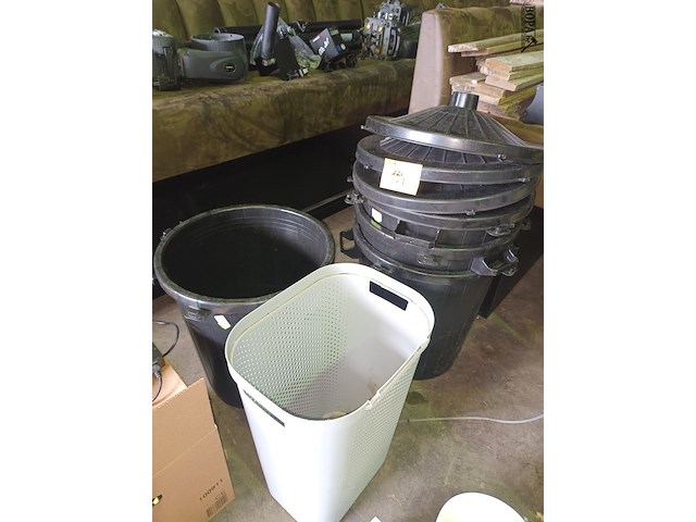 Lot 154 - vuilnisbakken. 5 stuks - afbeelding 1 van  5