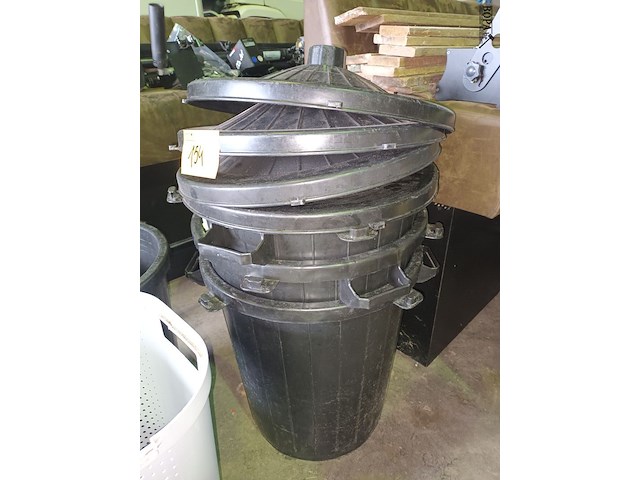 Lot 154 - vuilnisbakken. 5 stuks - afbeelding 2 van  5