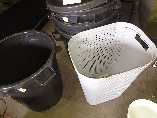 Lot 154 - vuilnisbakken. 5 stuks - afbeelding 4 van  5