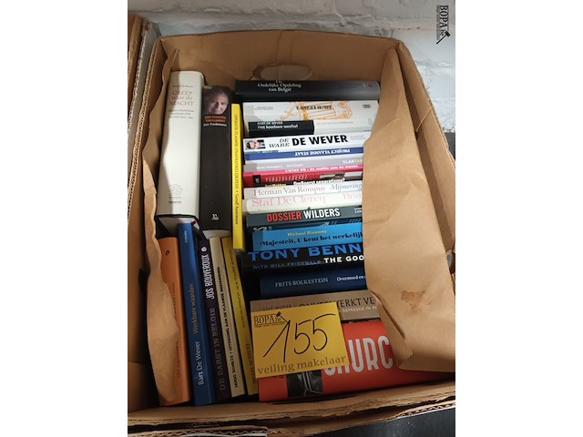 Lot 155 - boeken over politiek - afbeelding 1 van  4