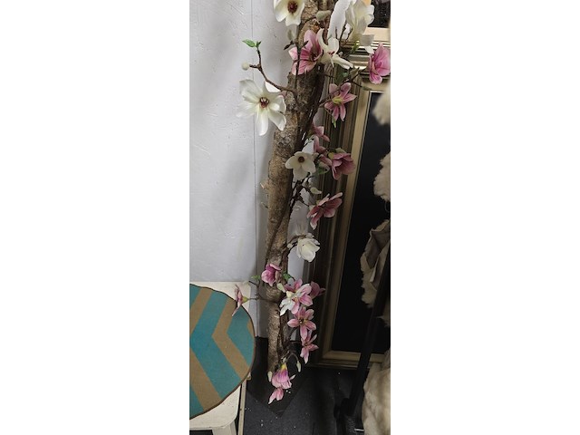 Lot 155 - decoratieve boomstam op voet - afbeelding 2 van  4