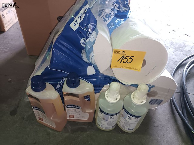 Lot 155 - handdoekpapier en zepen - afbeelding 1 van  3