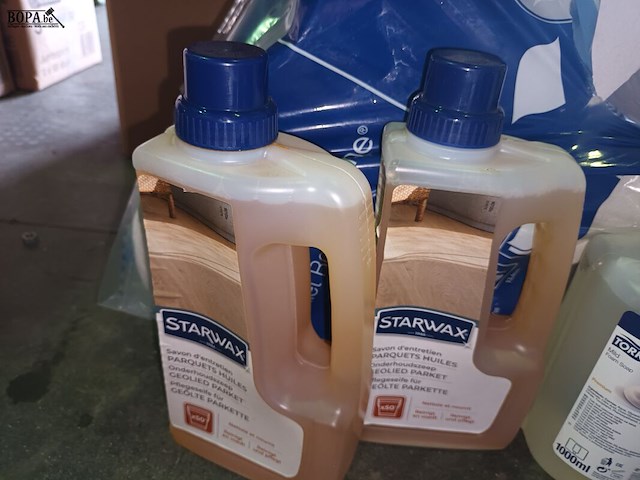 Lot 155 - handdoekpapier en zepen - afbeelding 2 van  3