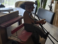 Lot 155 - houten koets met paarden en figuren - afbeelding 3 van  6