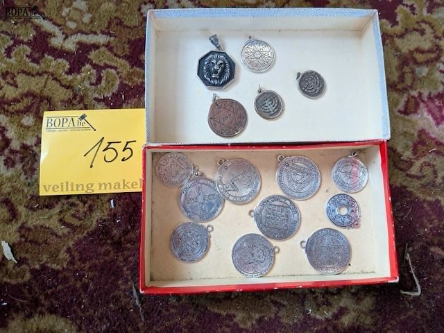 Lot 155 - lot talisman amuletten 'key of salomon' - afbeelding 1 van  2