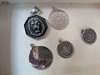 Lot 155 - lot talisman amuletten 'key of salomon' - afbeelding 2 van  2