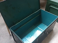 Lot 155 - metalen zwarte kist - afbeelding 3 van  4