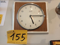 Lot 155 - retro klok junghans - afbeelding 1 van  4