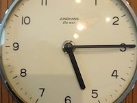 Lot 155 - retro klok junghans - afbeelding 2 van  4
