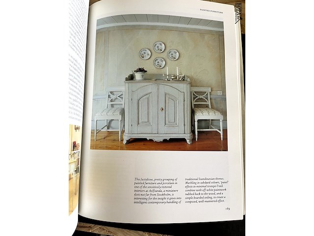 Lot 155 - scandinavian painted decor - afbeelding 4 van  7