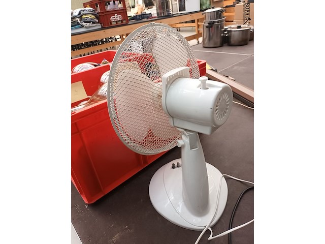 Lot 155 - tafelventilator - afbeelding 2 van  3