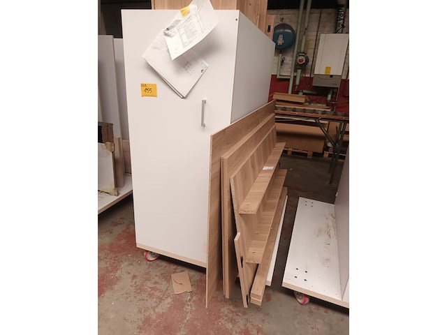 Lot 155 - transportkar met inhoud - afbeelding 1 van  5