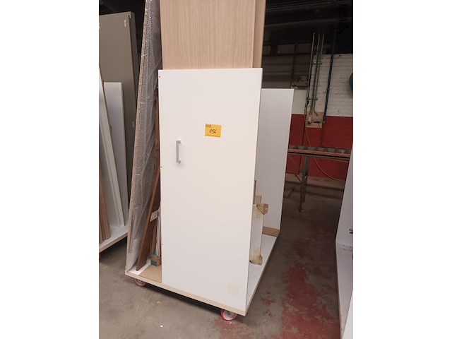 Lot 155 - transportkar met inhoud - afbeelding 4 van  5