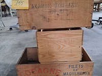 Lot 155 - vintage houten kratten - 3 stuks - afbeelding 1 van  2
